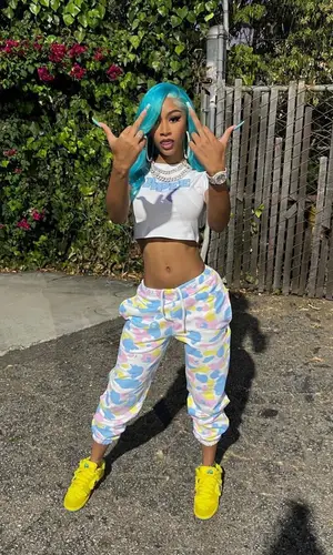 Lakeyah wearing Nike sneakers