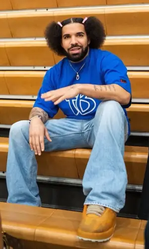 Drake wearing No Name other