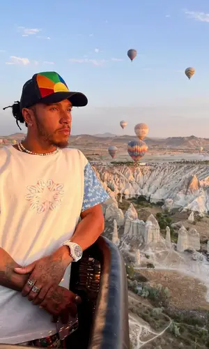 Lewis Hamilton wearing Nahmias cap