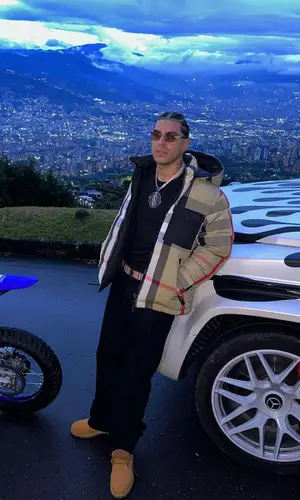 Ryan Castro’s Outfit in Burberry Jacket & Timberland Boots (2023)