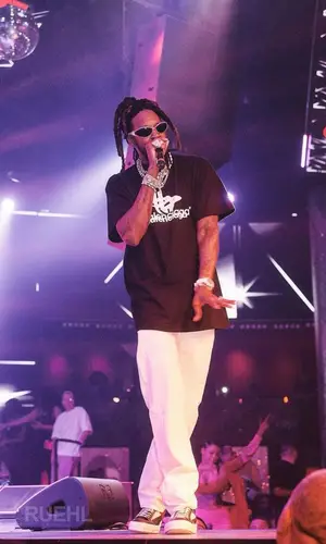 2 Chainz wearing Vans sneakers