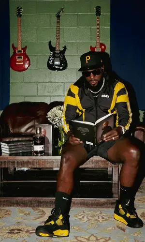 Jeezy wearing Jordan sneakers