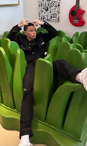 Lil Mosey’s Outfit in Evisu Jacket & Nike Sneakers (2023)