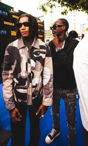 Unknown T’s Outfit in Balmain Jeans, Rick Owens Sneakers & Places + Faces Eyewear (2023)