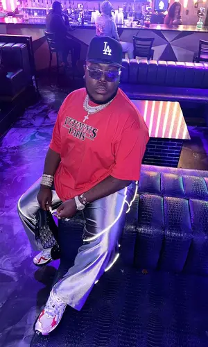 Saucy Santana’s Outfit in Vetements T-Shirt, Dior Bag & New Era Cap (2023)