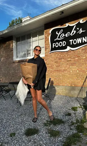 Chrissy Teigen’s Outfit in The Row Shirt & Bottega Veneta Bag (2023)
