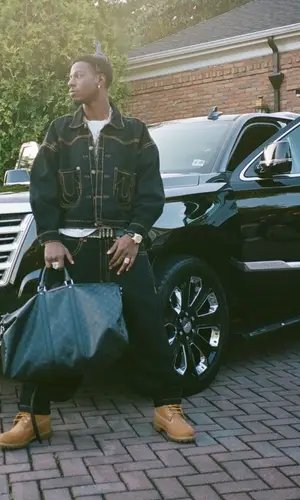 Joey Badass’ Outfit in Vintage T-Shirt, Timberland Boots & Louis Vuitton Bag (2023)