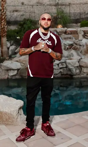 Mazi Vs’ Outfit in Louis Vuitton T-Shirt & Amiri Jeans (2023)