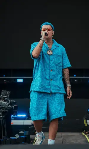 Blessd wearing Nike sneakers