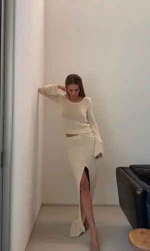 Rosie Huntington-Whiteley’s Outfit in Aya Muse Top & Manolo Blahnik Sandals (2023)