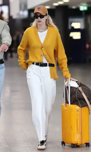Gigi Hadid’s Outfit in Louis Vuitton Bag, Oliver Peoples Eyewear & Khaite (2023)
