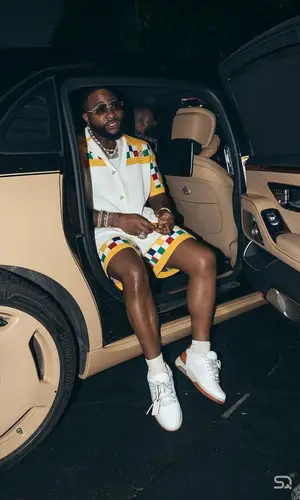 Davido’s Outfit in Casablanca Shirt & Off-White Sneakers (2023)