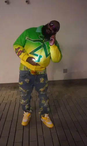 ASAP Bari’s Outfit in Louis Vuitton Jacket, Nike Sneakers & Off-White (2023)