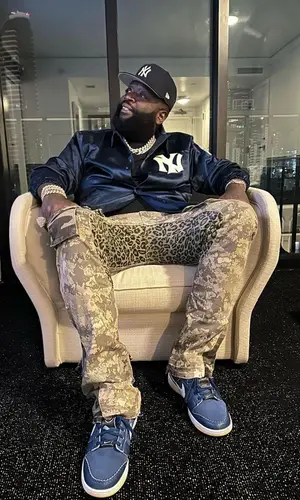 Rick Ross’ Outfit in Vintage Jacket, Nike Sneakers & New Era Cap (2023)