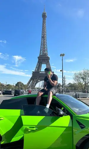 Tion Wayne wearing Nike sock