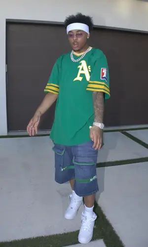 Luh Kel’s Outfit in Mitchell & Ness Jersey, Marithe + Francois Girbaud Shorts & Nike Sneakers (2023)