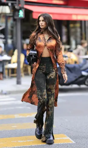 Sara Sampaio’s Outfit in Desigual Trousers (2023)