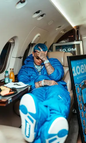 Blessd’s Outfit in Supreme Jacket, Louis Vuitton Sneakers & Oakley Eyewear (2023)
