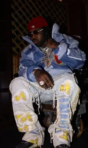 EST Gee’s Outfit in Who Decides War Jacket, Nike Sneakers & Cartier Eyewear (2023)