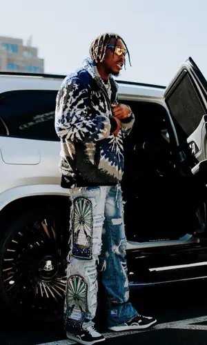 Justin Jefferson wearing Gucci sneakers