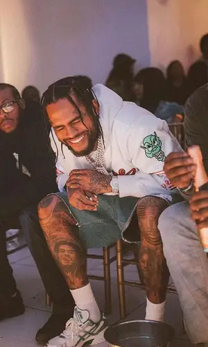 Dave East’s Outfit in Supreme Jersey, Denim Tears Shorts & Mitchell & Ness (2023)