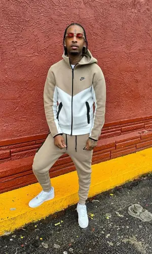 21 Savage wearing Nike pants