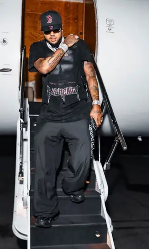 Mazi Vs’ Outfit in Balenciaga T-Shirt, Gucci Bag & New Era Cap (2023)
