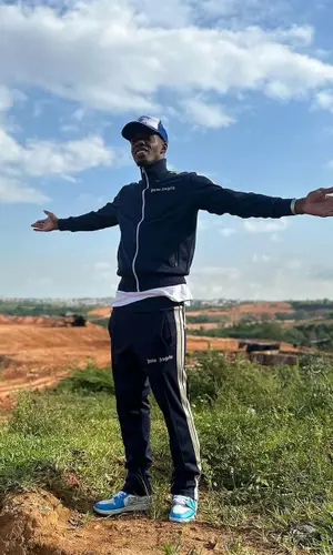 Wilfried Zaha wearing Nike sneakers