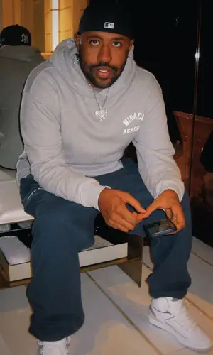 Mike Will Made-It wearing New Era cap