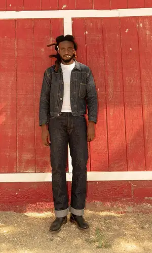 Shaboozey wearing Buzz Ricksons jacket