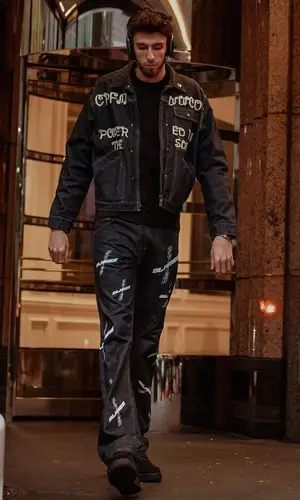 Chet Holmgren wearing Apple other