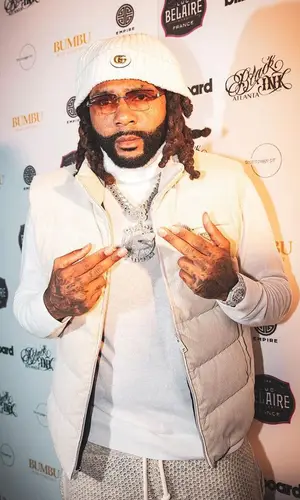 Money Man’s Outfit in Prada Jacket, Who Decides War Pants & Cartier Eyewear (2023)