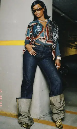 Dess Dior’s Outfit in Jean Paul Gaultier Jacket, Fendi Bag & Dior Eyewear (2023)