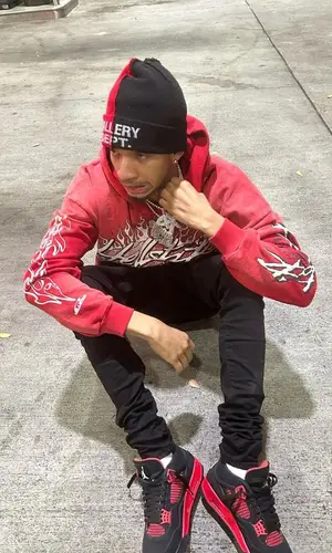 Stunna 4 Vegas wearing Gallery Dept. hat