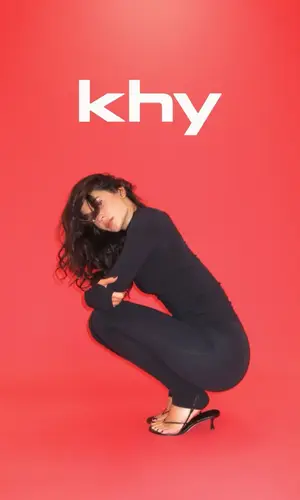 Kylie Jenner’s Outfit in Khy T-Shirt & Studio Amelia Sandals (2023)
