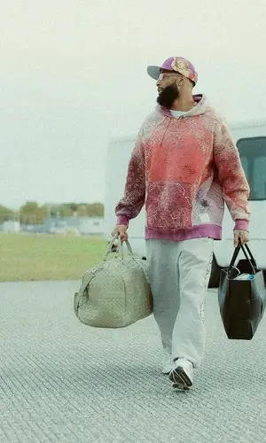 Odell Beckham Jr’s Outfit in Bottega Veneta Bag, Chrome Hearts Eyewear & Jon Stan Cap (2023)