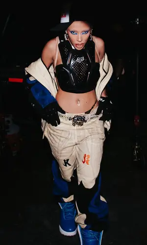 Doja Cat’s Outfit in Kusikohc Jacket, B.B. Simon Belt & Fox Racing Gloves (2023)
