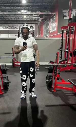 Dave East’s Outfit in Hanes T-Shirt, Readymade Pants & Denim Tears (2023)
