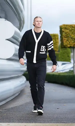 Erling Haaland wearing Jordan sneakers