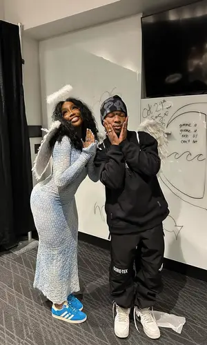 d4vd wearing The North Face pants