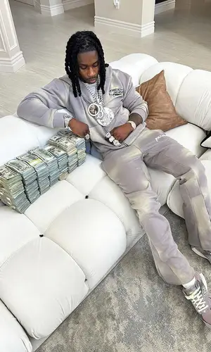 Polo G’s Outfit in Ricchezza Forever Hoodie & New Balance Sneakers (2023)