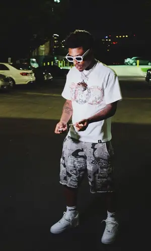 SSG Splurge wearing Don’t Overthink Style eyewear