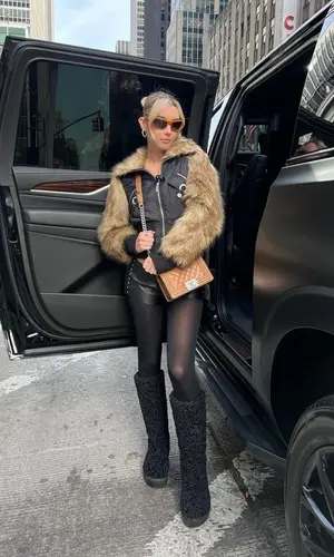 Sarah Snyder’s Outfit in I.Am.Gia Jacket, Gia Borghini Boots & Chanel Bag (2023)