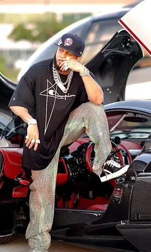 El Alfa El Jefe’s Outfit in Rick Owens T-Shirt, The Attico Jeans & Champion (2023)
