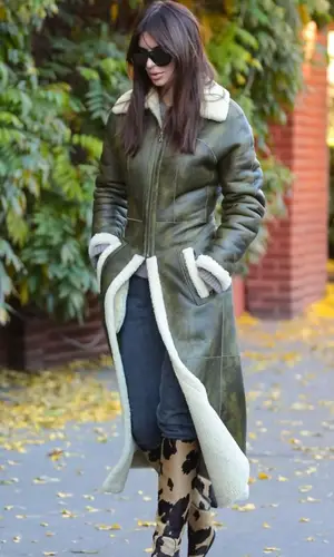 Emily Ratajkowski’s Outfit in Knwls Jacket, Fendi Boots & Ray-Ban Eyewear (2023)