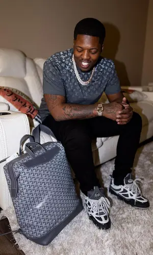 Lil Zay Osama’s Outfit in Louis Vuitton T-Shirt, Amiri Jeans & Goyard Backpack (2023)