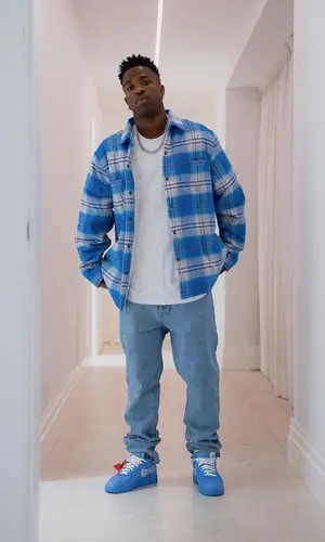 Vinicius Jr’s Outfit in Supreme Shirt, Balenciaga Jeans & Nike Sneakers (2023)