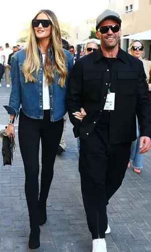 Rosie Huntington-Whiteley’s Outfit in Wardrobe.NYC Jacket, Valentino Bag & Alaïa Eyewear (2023)