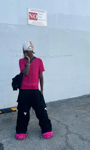Skaiwater wearing Bobblehaus t-shirt