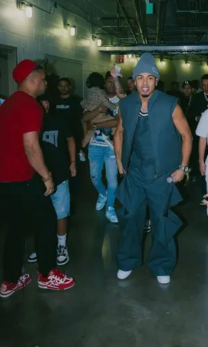 Myke Towers’ Outfit in Nike Sneakers & Gucci Hat (2023)